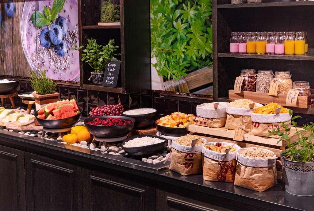 Hotel Radisson Blu Plaza Hotel, 4*