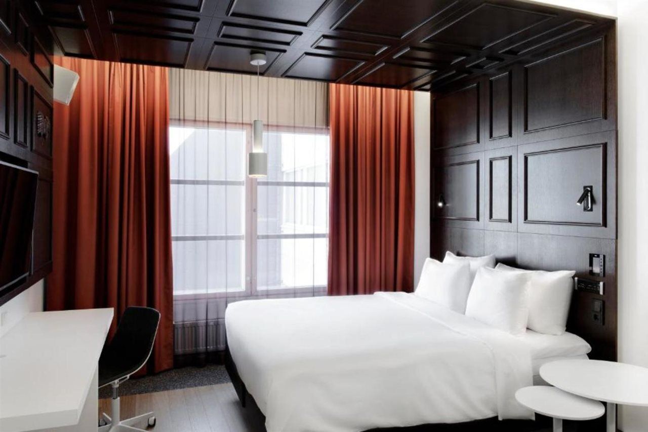Radisson Blu Plaza Hotel, Hotel
